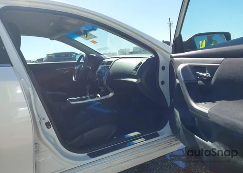 2015 Nissan Altima 2.5/2.5 S/2.5 Sl/2.5 Sv z USA, uszkodzony, nr VIN 1N4AL3AP4FN311375